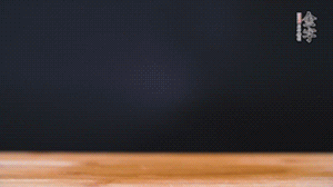 老豆腐切小塊。