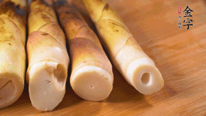 春筍剝?nèi)ネ鈿ぃ谐蓾L刀塊。