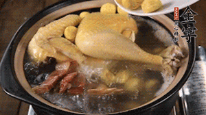 出國(guó)前加少許鹽，撒上蔥花即可。