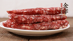 金字香腸切小段備用。