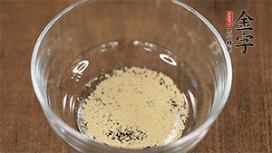 純牛奶溶解稀釋酵母。