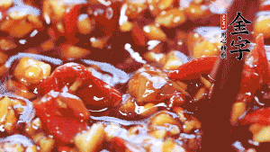 加入蒜末后攪拌均勻，讓每一種味道更加融合。(這個醬汁是不是看起來很誘人啊^_^)