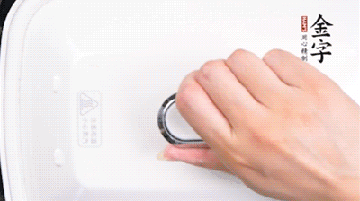 大火煮開后，再上鍋中火蒸20分鐘，出鍋后撒上蔥花。