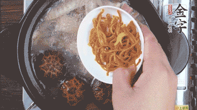 放蟲草花再煮10分鐘。