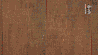 老豆腐切成塊。