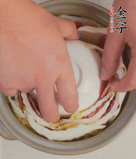 寬度剛好是鍋的高度?？垡粋€小碗更有助于幫助造型。