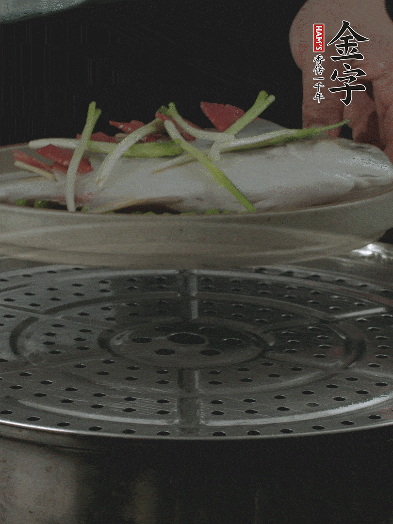 水開(kāi)后，大火上鍋蒸8～10分鐘。