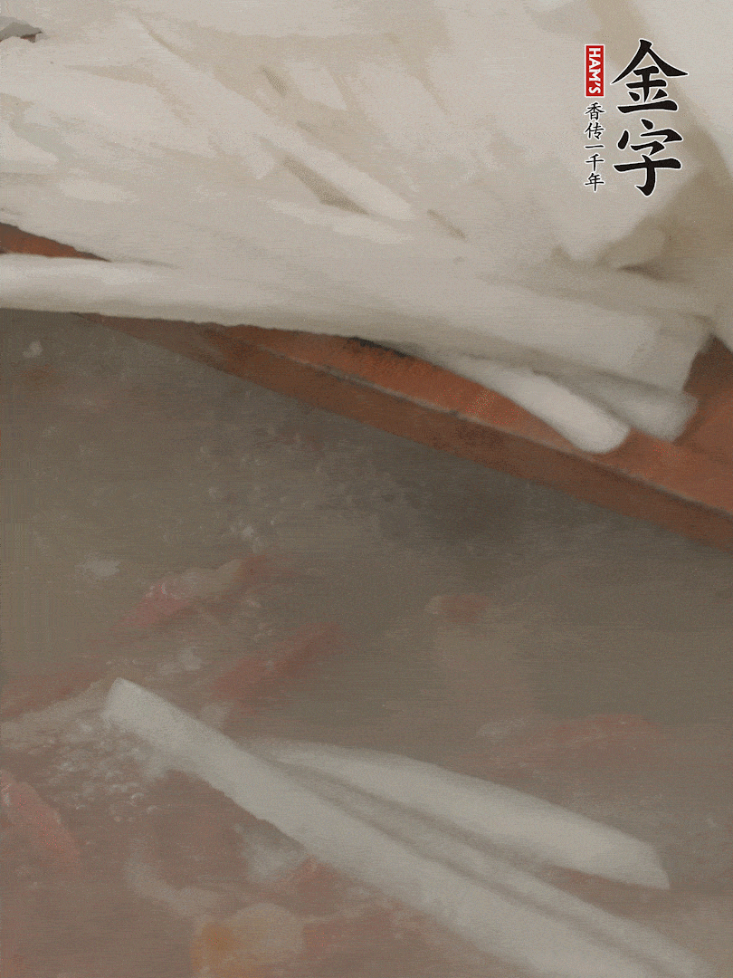 放蘿卜絲，燉5分鐘。