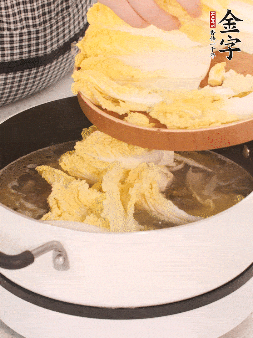 放入娃娃菜、金針菇再燉煮5分鐘。