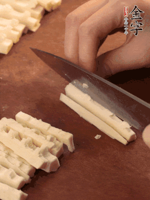 春筍、香菇分別切丁。