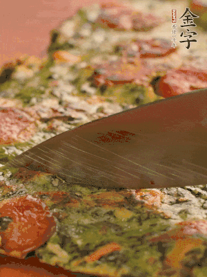 小火煎3分鐘后翻面，蓋蓋兒燜2分鐘。