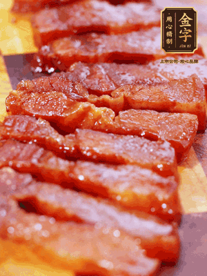 金字醬油肉煮熟，切片