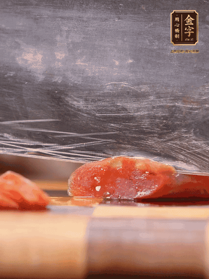 臘腸蒸熟，切片備用