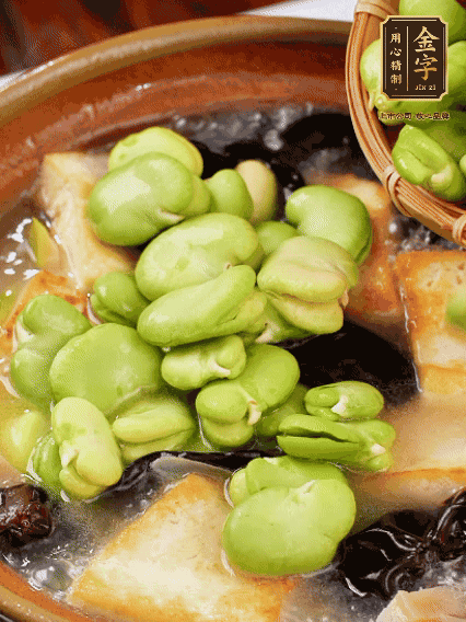 最后可以放豆瓣、木耳煮熟，依照個人口味加點鹽調(diào)味