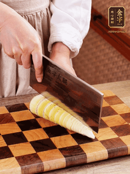 春筍切片，焯水1分鐘