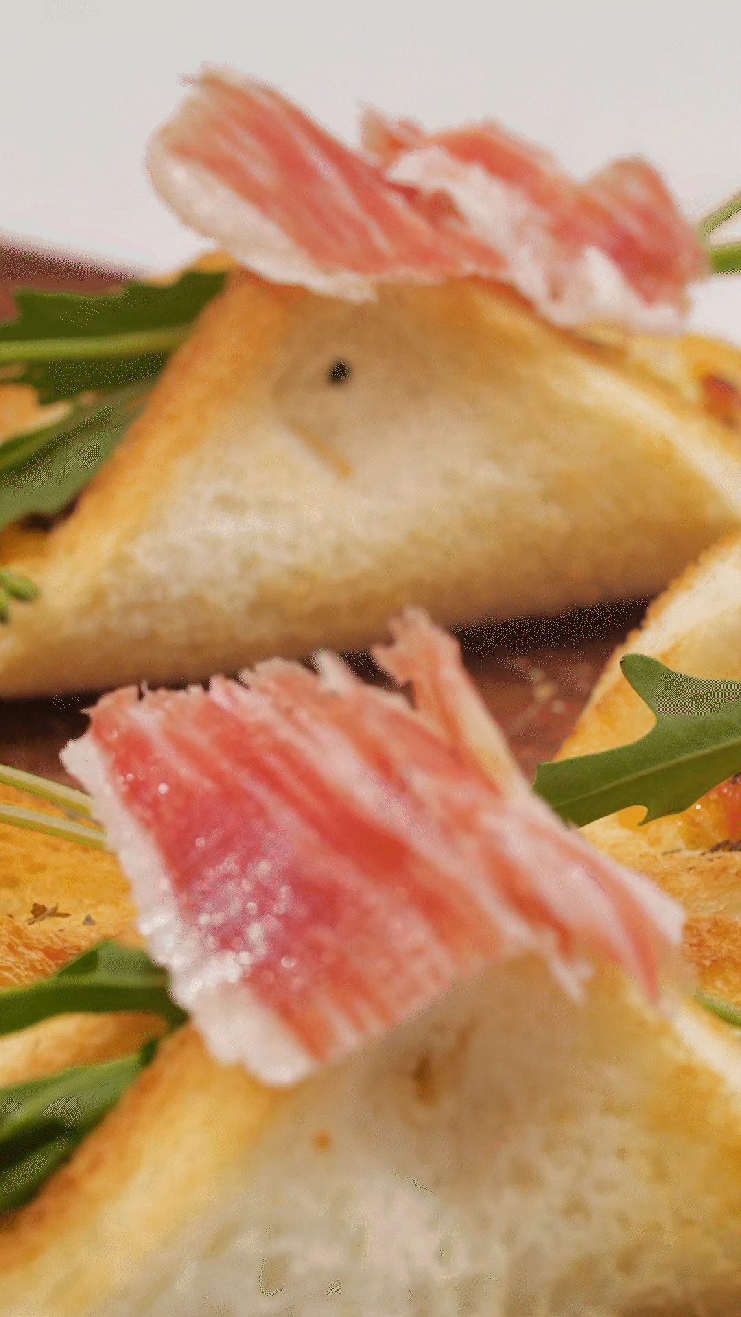 空氣炸鍋或烤箱180度5分鐘，撒歐芹碎
