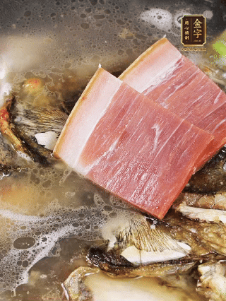 大火燒開，大火煮10~15分鐘。放入切好的豆腐，再煮5分鐘大火燒開，大火煮10~15分鐘。放入切好的豆腐，再煮5分鐘